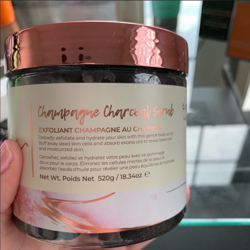*BRAND NEW* Champagne charcoal scrub!
